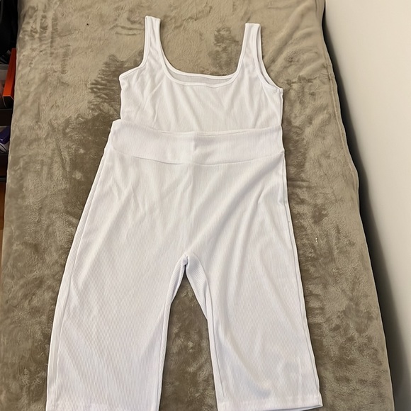 Top and biker short set - Picture 2 of 6